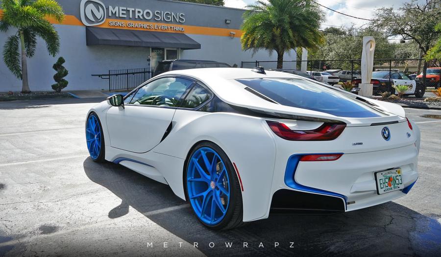  BMW i8 Matte White by MetroWrapz 2016 года  (фото 4 из 6)